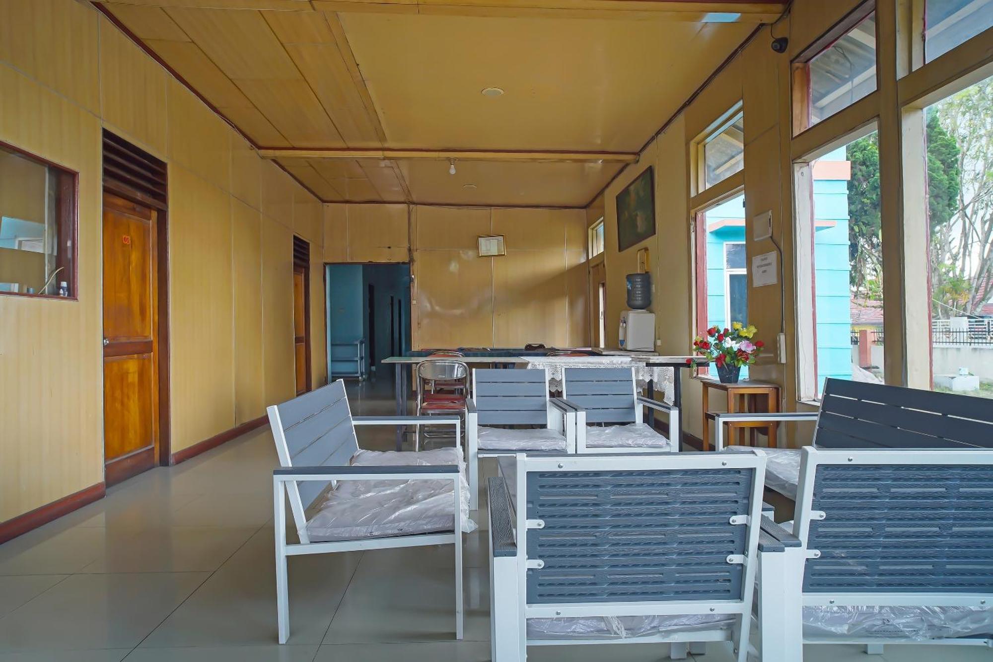 Oyo 92577 Hotel Sidikalang Near Kejaksaan Negeri Dairi Kültér fotó