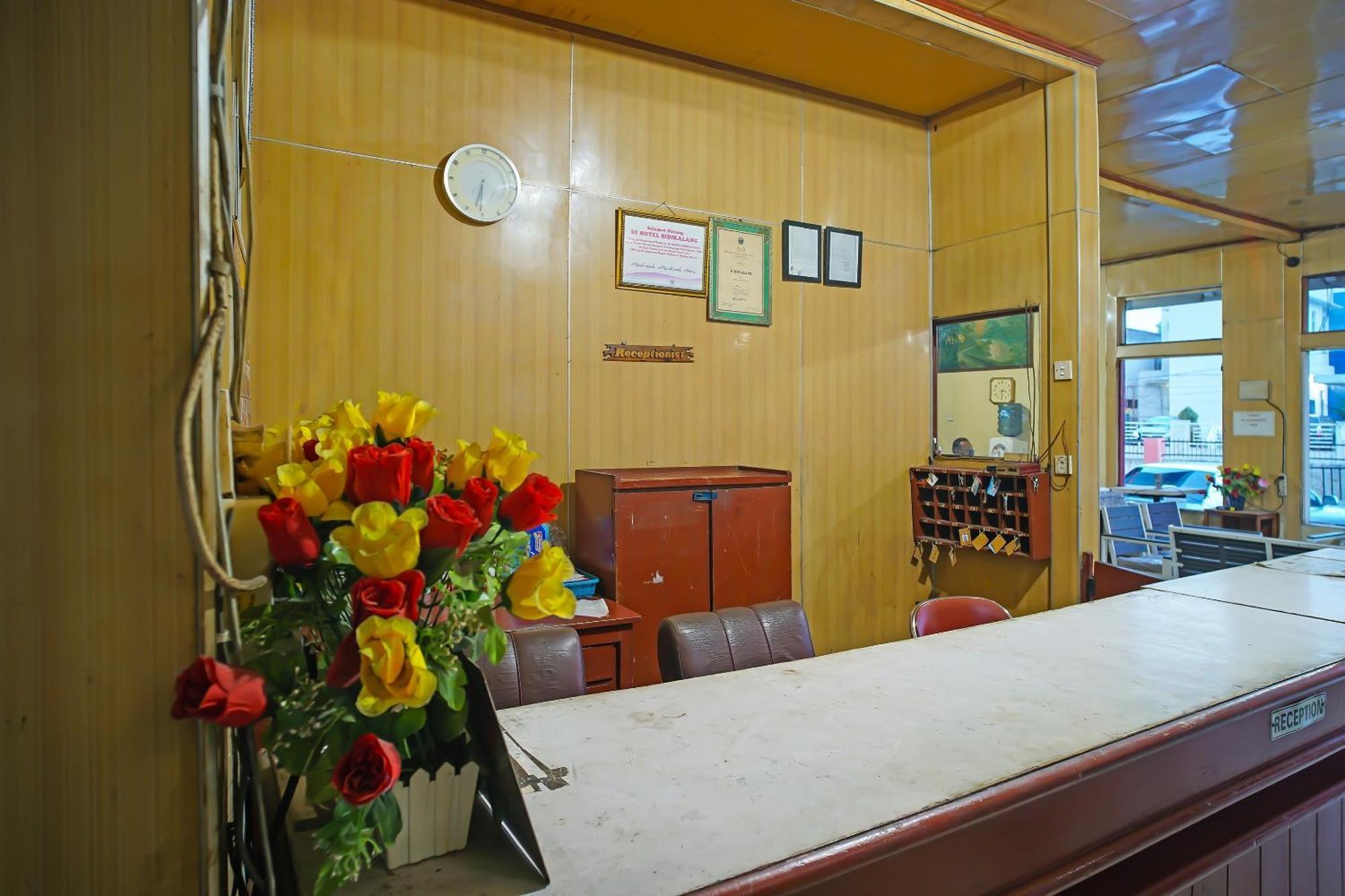 Oyo 92577 Hotel Sidikalang Near Kejaksaan Negeri Dairi Kültér fotó